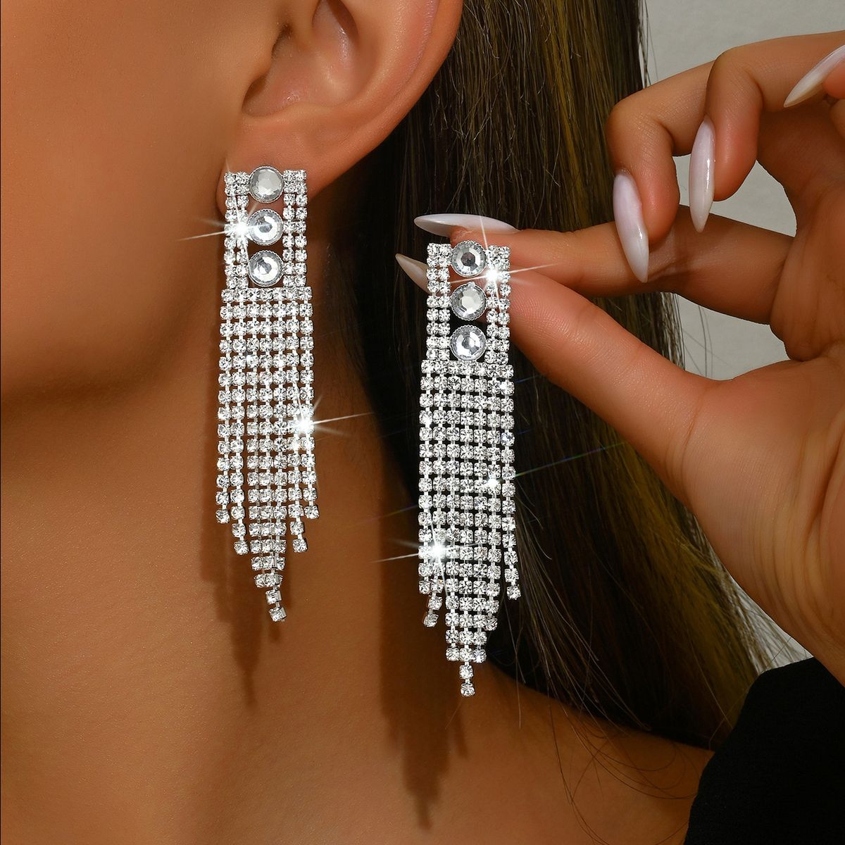 Unisex Hot Selling Personalized Full Diamond Water Drop Tassel Earrings Girls Nightclub Style Super Flash Water Diamond Earrings_ipsvogv.com