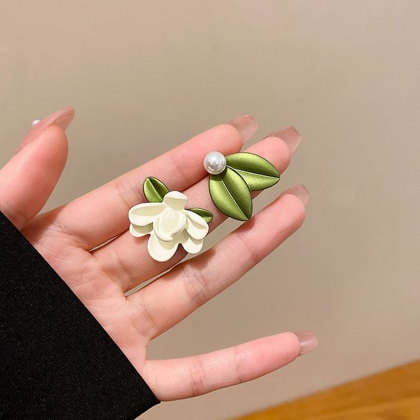 Summer fresh asymmetrical flower earrings for women silver needle simple earrings earrings niche design_ipsvogv.com