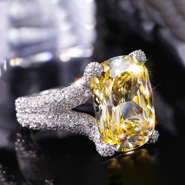 Cao Shi's Exquisite Geometric Luxury Features Dense Circular Zircon Setting, Exuding Noble And Elegant Aura. It Is A_ipsvogv.com