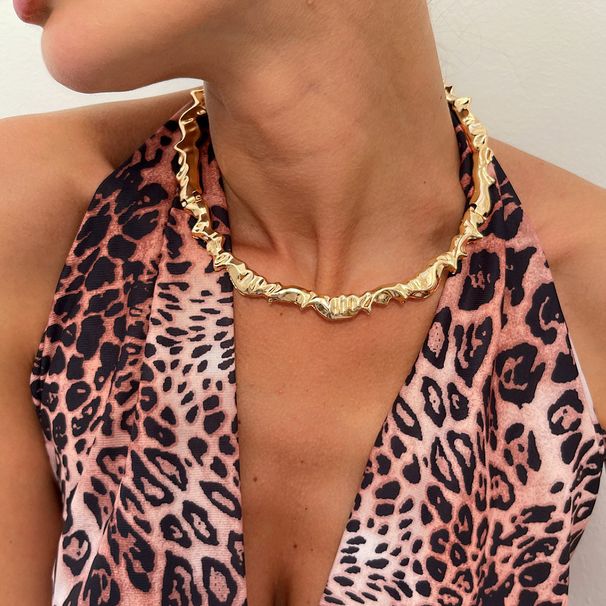 Fashionable Liquid Lava Metal Texture Choker Irregular Geometric Distortion Design Collar For Women_ipsvogv.com