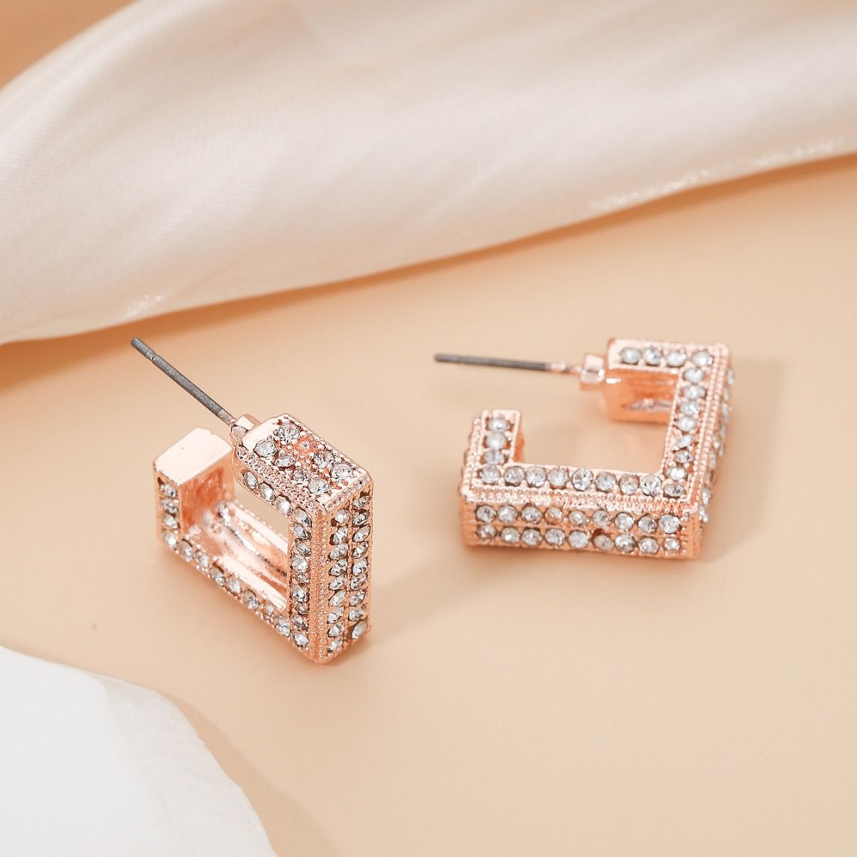 Niche Korean Earrings Geometric Square Design Diamond Studs Fashionable And Simple Temperament Full Diamond High End Earrings_ipsvogv.com