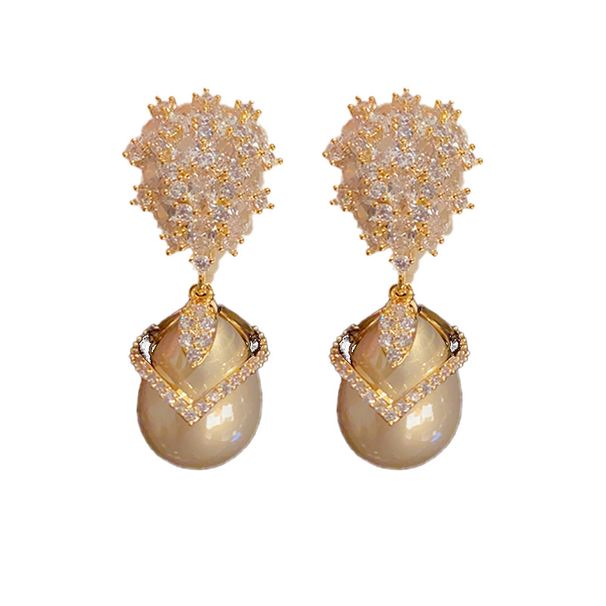 French Elegant Luxury Champagne Color Pearl Zircon For Women Shiny Socialite Style High-end Earrings_ipsvogv.com