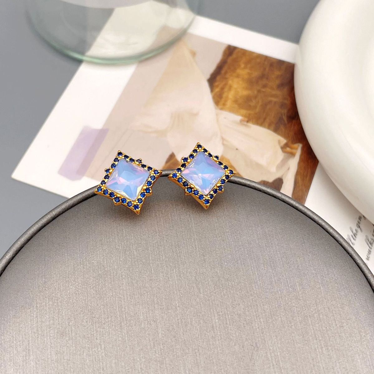 Korean version commuting versatile fashion full diamond small and exquisite geometric high-end niche design earrings_ipsvogv.com