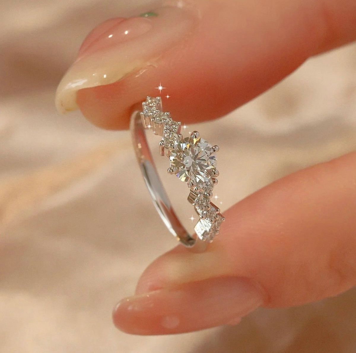 2023 New Instagram Style Personalized Fashion Star Dream Mosang Stone Diamond Closed Ring for Women Seeking Wedding_ipsvogv.com