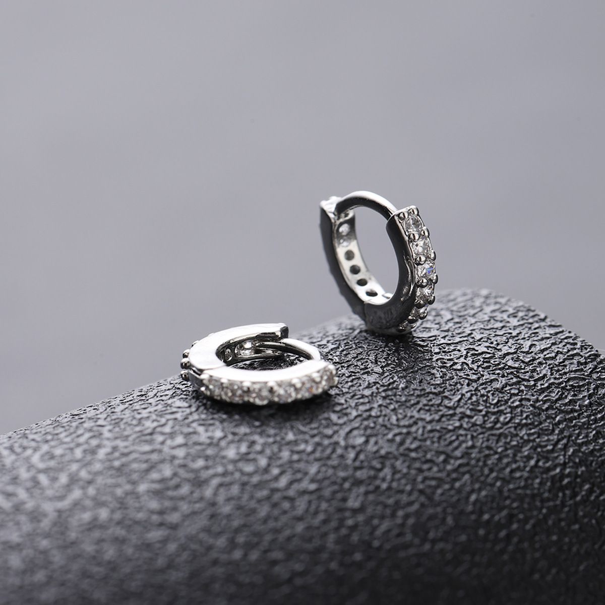 Full Diamond Plain Circle Men, Silver Needle Earrings For Women, Versatile, Simple, Light Luxury, High-end And Stylish_ipsvogv.com