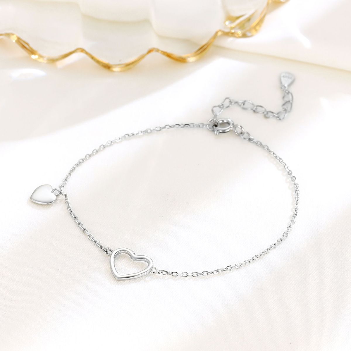 Women's Jewelry S925 Sterling Silver Simple And Versatile Love Bracelet Niche Temperament Jewelry Personality Fashion Hollow Heart Shaped Hand Jewelry_ipsvogv.com