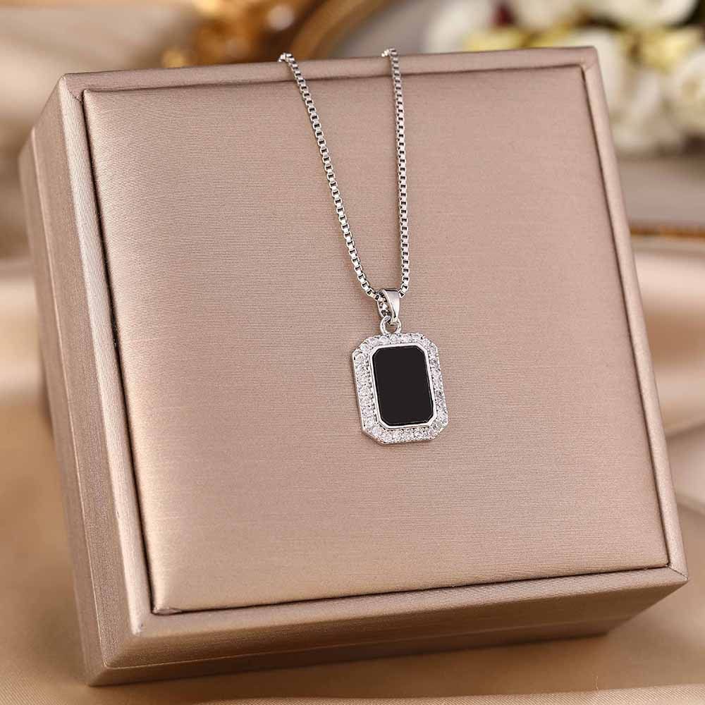 Net Red Black Label Pendant Titanium Steel Necklace For Women Versatile High Grade Luxury Fashion Female Collar_ipsvogv.com
