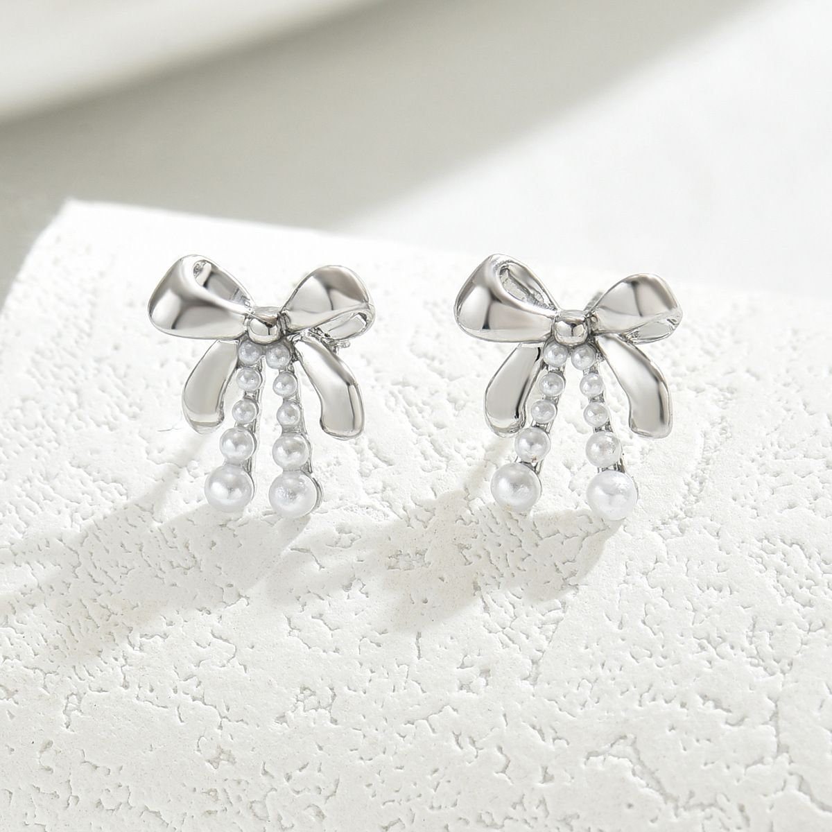 2024 new Korean version women's with zircon inlay, niche bow design, earrings, versatile earrings_ipsvogv.com