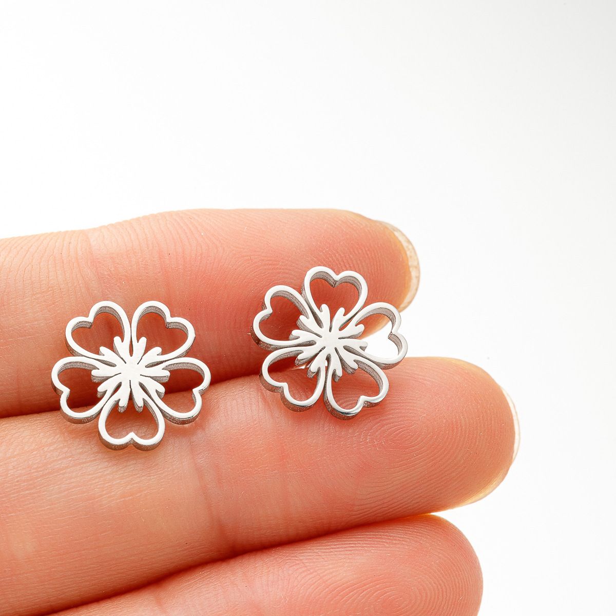 French retro stainless steel flower earrings for women elegant niche temperament simple style small fresh ear jewelry_ipsvogv.com