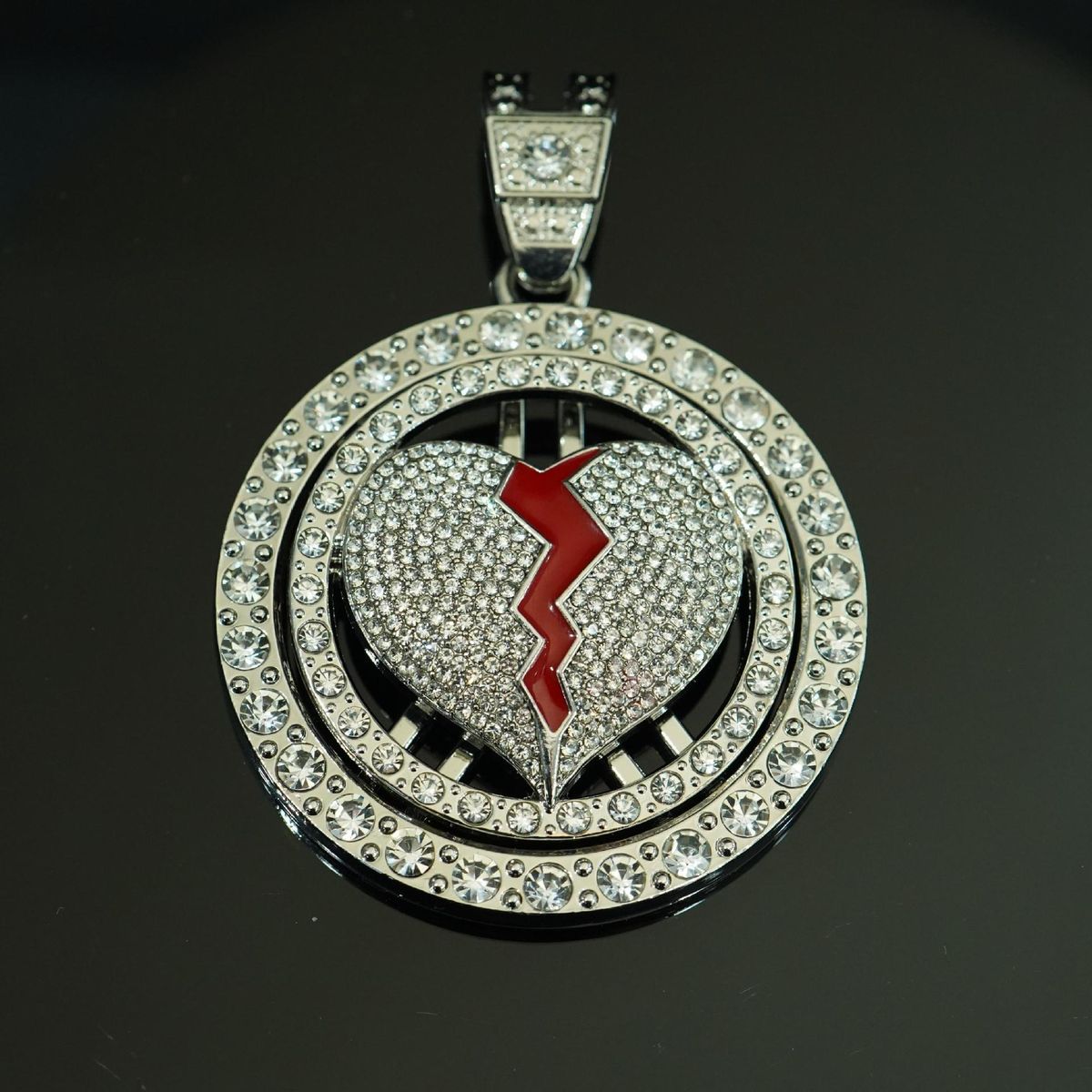Hip Hop Style Men's Alloy Full Diamond Personalized Trend Rotating Heart Breaking Pendant Niche Rap Necklace For Men_ipsvogv.com