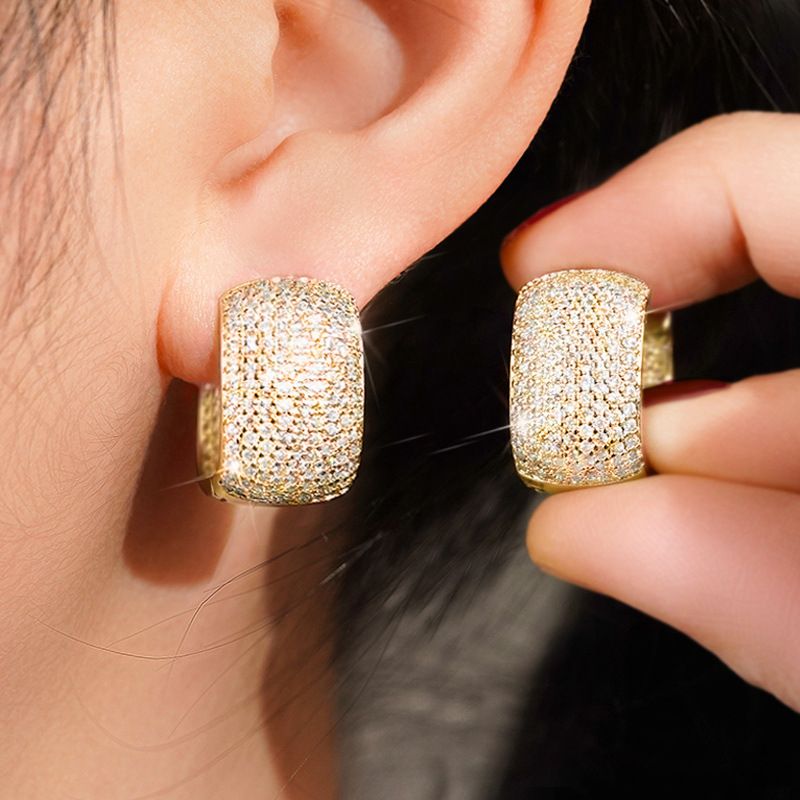 Cao Shichao's sparkling women's full diamond fashionable, simple, personalized. The earrings are cool and versatile,_ipsvogv.com