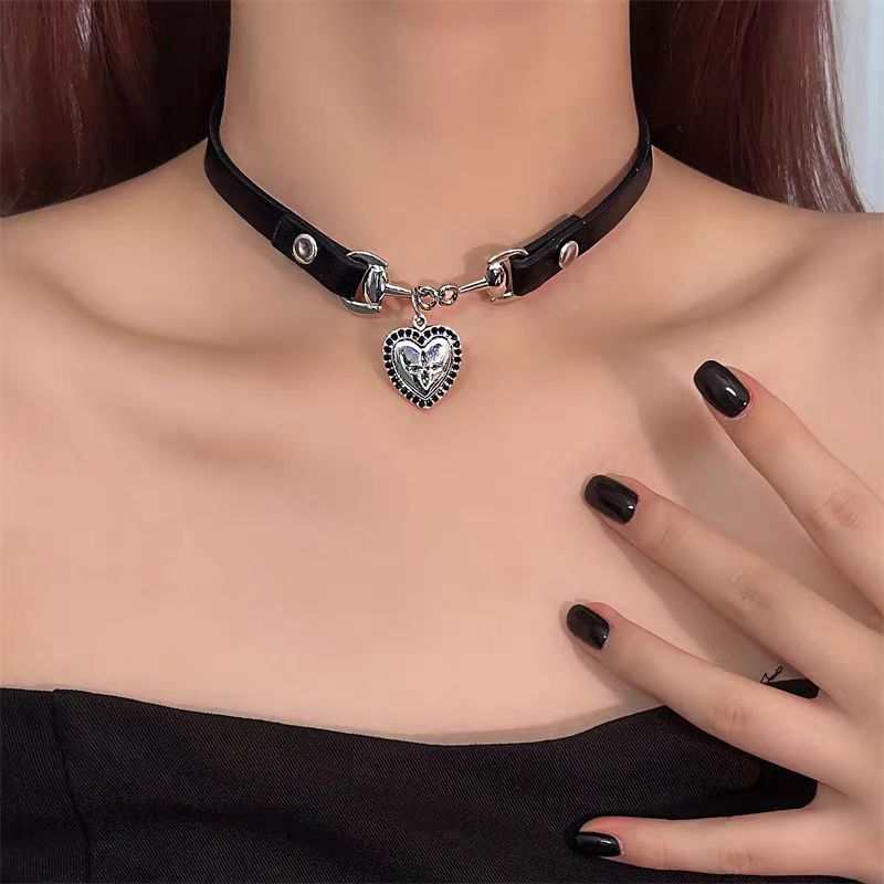 Sweet, Cool, Spicy Girl Style Black Love Leather Collar Female Choker Ring Necklace Neck Accessories High End Jewelry_ipsvogv.com