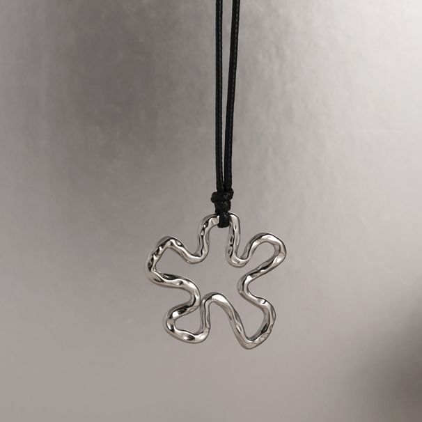 Spot INS Gold Plated Titanium Steel Retro Geometric Hollow Camellia Flower Black Leather Rope Necklace_ipsvogv.com