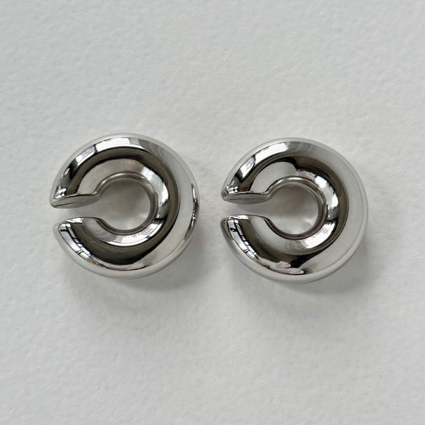 Fashionable Niche INS Retro Titanium Steel Hollow Smooth Tear Big Earrings_ipsvogv.com