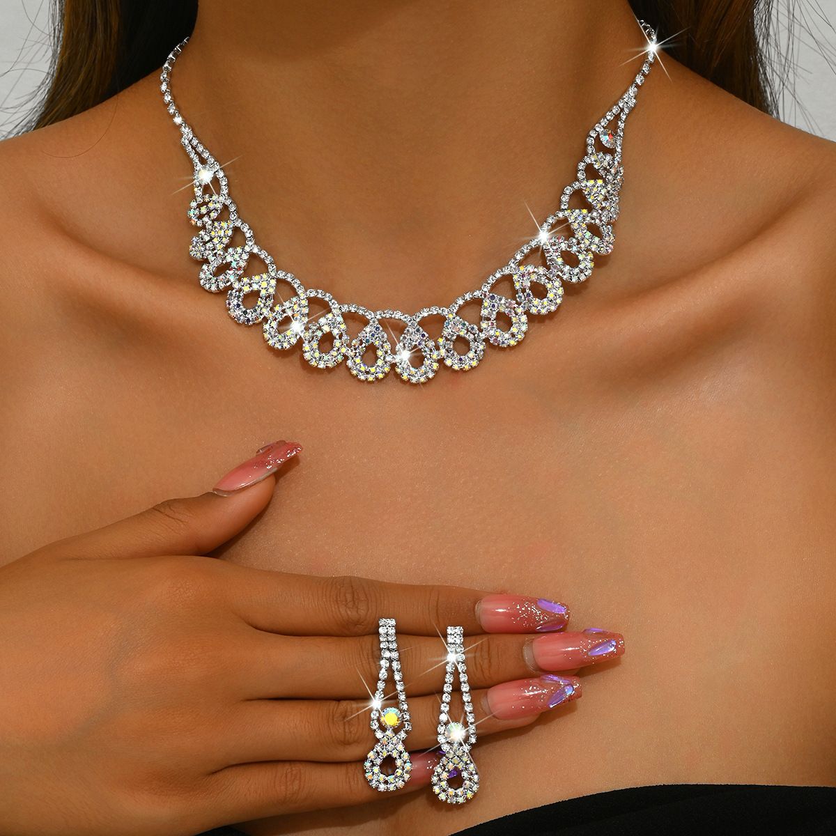 Women’s Jewelry Set Fashion Luxury Geometric Hollow Super Flash Diamond Necklace Earrings Set Ladies Temperament Fashion Clavicle Chain Jewelry_ipsvogv.com
