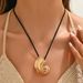 Ms. Feng's conch with niche high-end design, featuring a metal style long collarbone necklace and neck accessory_ipsvogv.com