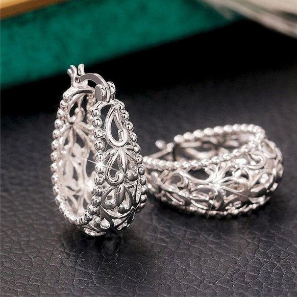 Cao Shiagete Wind Carving Hollow Pattern Exaggerated Banquet Buckles Vine Earrings_ipsvogv.com