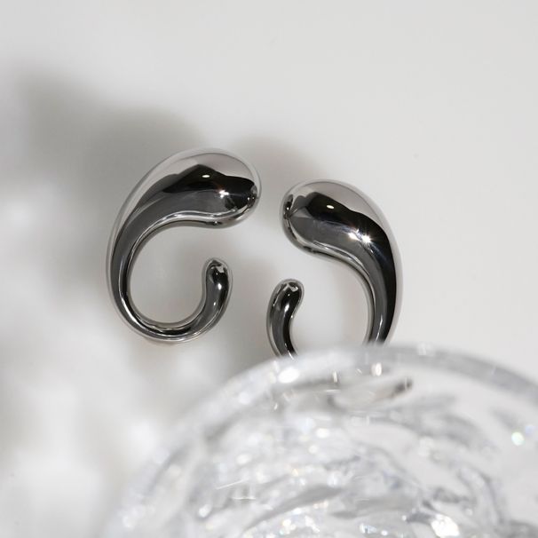 Real Gold Electroplated Titanium Steel Fine Polished Teardrop Fashionable Hollow Comma Earrings_ipsvogv.com