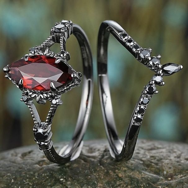 Dark Red Zircon Lava Horse Eye Gun, Black Pair Ring, Female_ipsvogv.com