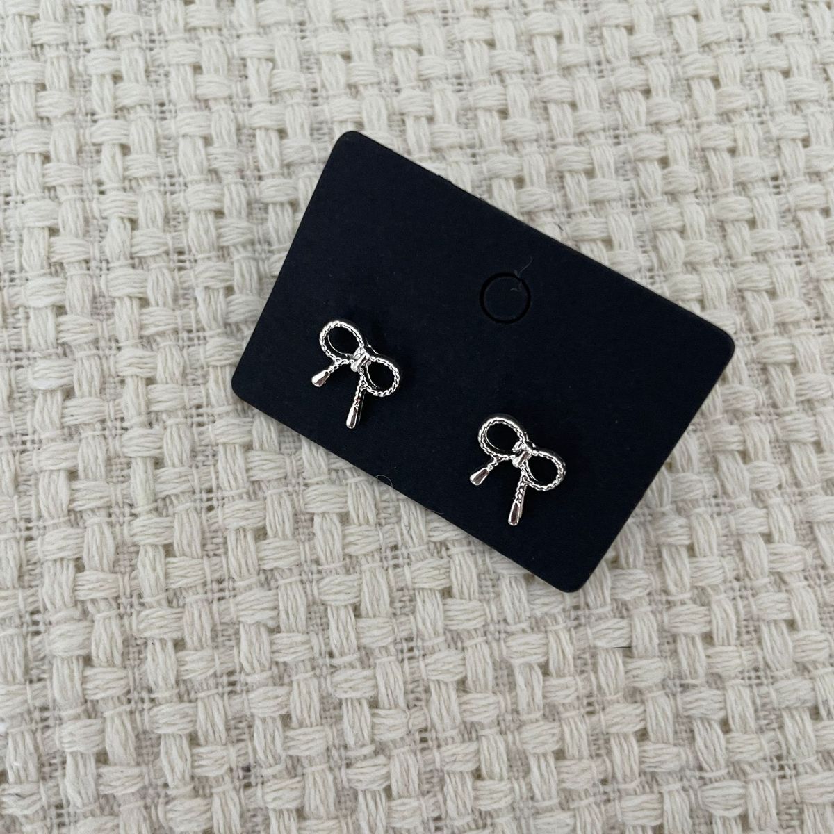 2024 New Butterfly Knot Women's Simple Versatile Japanese And Korean Creative Earnail Earrings For Women_ipsvogv.com