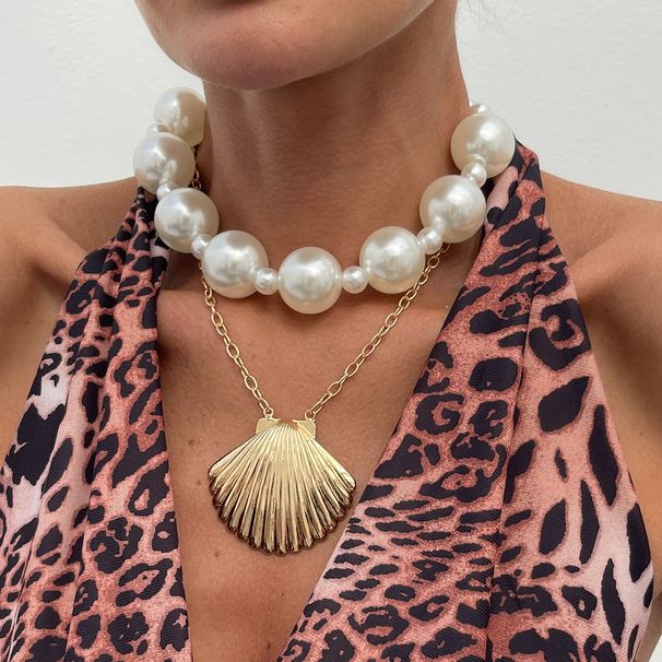 Exaggerated Metal Large Fan Shell Pendant Necklace, Fashionable Instagram Style Pearl Bead Collarbone Necklace_ipsvogv.com