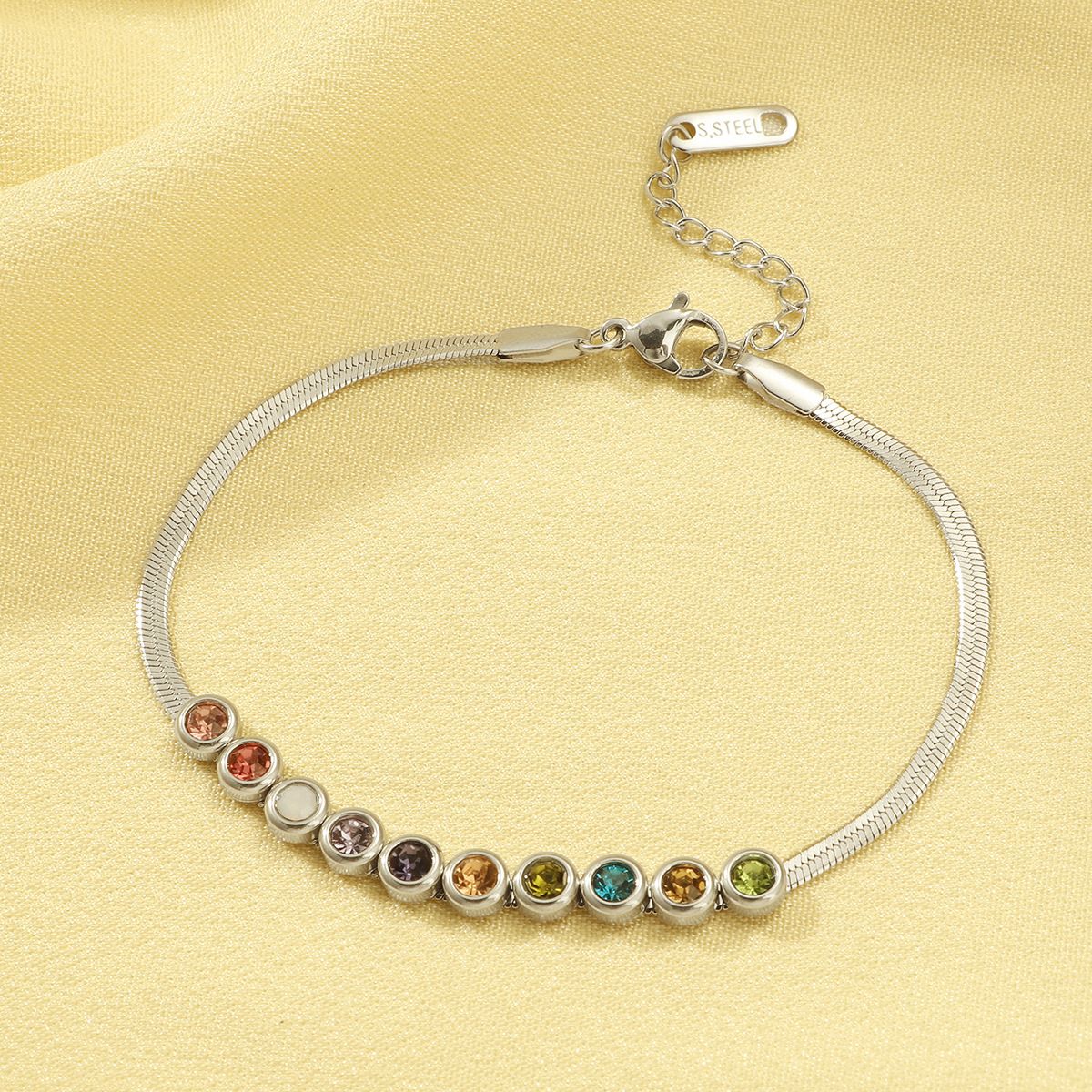 Japanese And Korean Fashion Temperament Flat Snake Bone Colored Diamond Bracelet With High-end Design 2024 New Trendy_ipsvogv.com