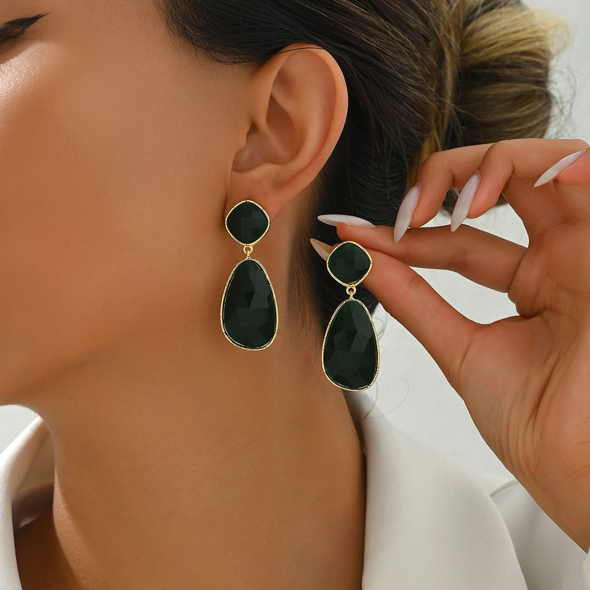 Geometric women's style with personalized inlay design, niche high-end feeling, versatile earrings_ipsvogv.com
