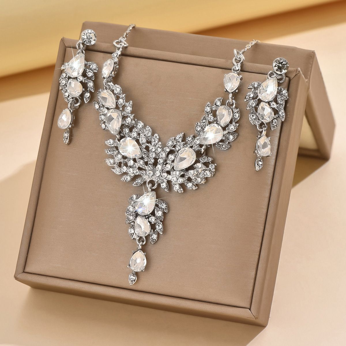 Women’s Jewelry Set Fashion Necklace Earrings Two Piece Set Bride Retro High End Design_ipsvogv.com