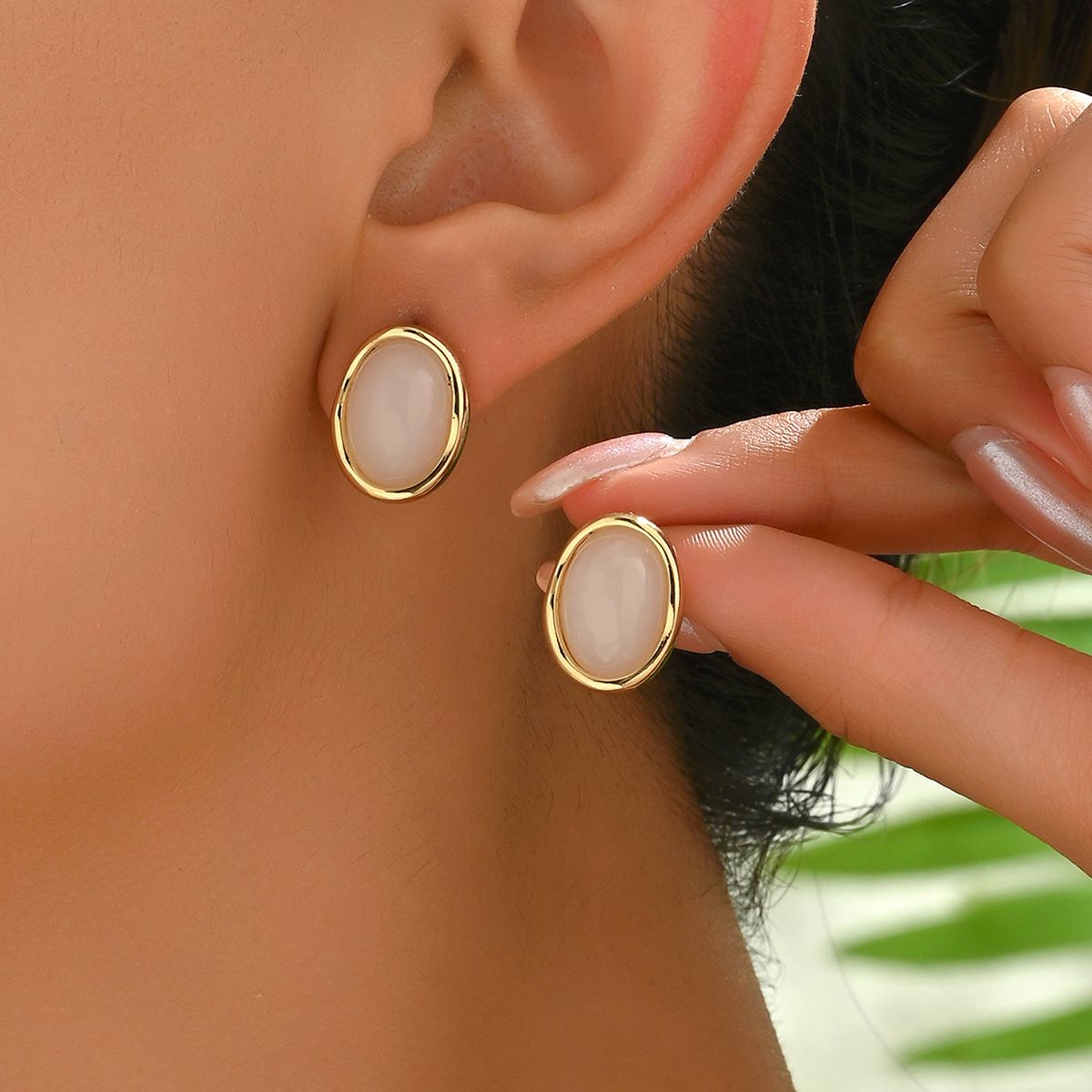2024 New Korean Edition Women's Geometric Earrin, niche, inlaid with glass earrin, versatile and forest style_ipsvogv.com