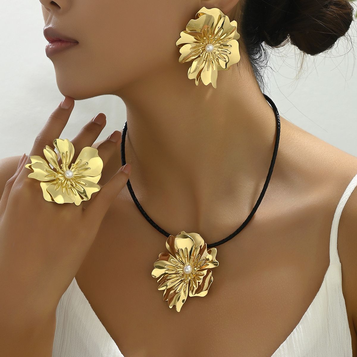French Retro Simple Flower Earrings Necklace Set Personality Inlaid Pearl Ladies Ring Earrings Jewelry_ipsvogv.com