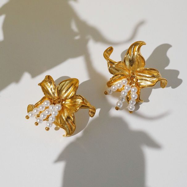 INS Retro Plated Titanium Steel Pearl Flower Korean Earrings_ipsvogv.com