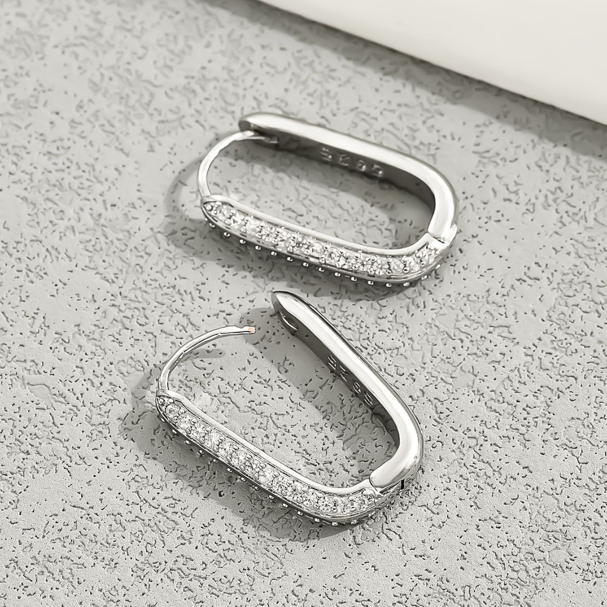 Ins Simple Fashion OL Hollow Female Personality Inlaid Copper Zircon Charm Internet Red Earrings_ipsvogv.com