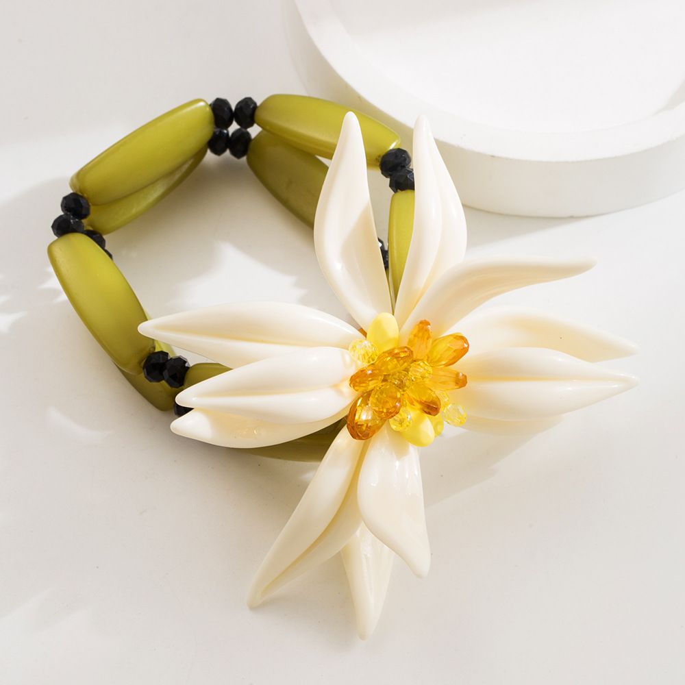 Hot Selling White Flower Earring Bracelet, Double Layered Necklace, New Bohemian Vacation Accessory_ipsvogv.com