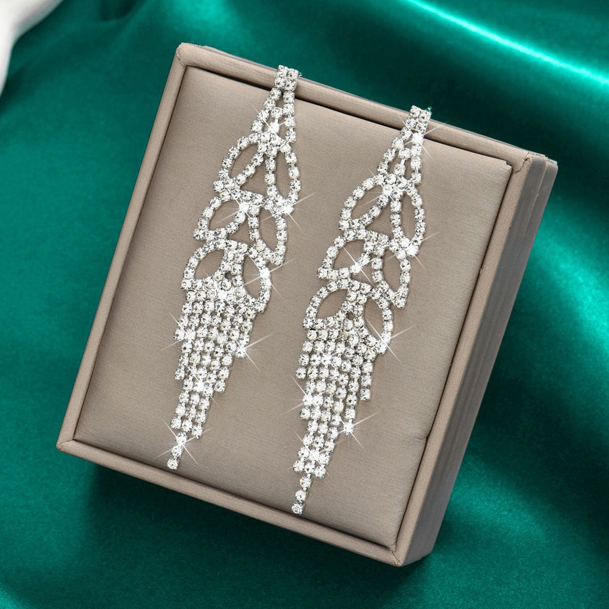 Unisex Celebrity Earrings For Women Long Style Round Face With Diamonds Slimming Fashionable And Individual_ipsvogv.com