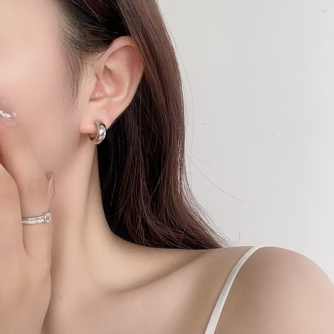Women's Jewelry Simple Metal Earrings 925 Pure Silver High End Niche Twist Fashion Earrings Light Luxury Niche Earrings Silver Needle_ipsvogv.com