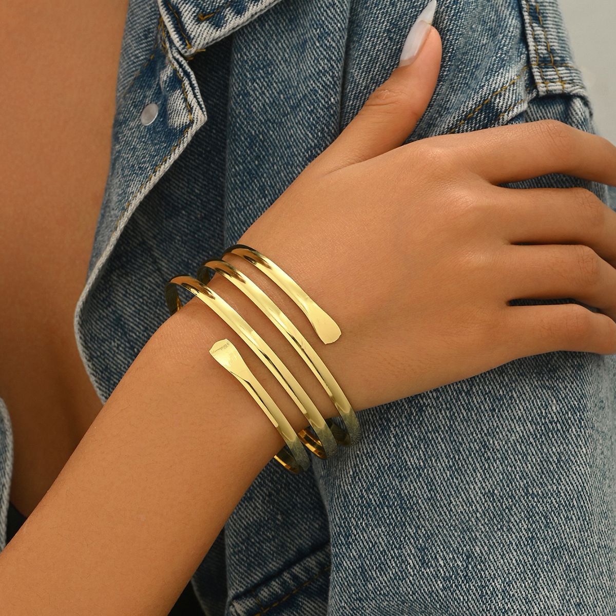 Geometric luxury style diamond inlaid bracelet, personalized niche spirit snake, multi-layer circular ring design_ipsvogv.com