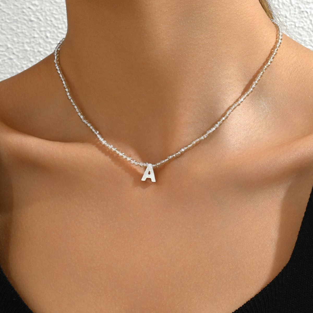 Small Versatile Beaded with Minimalist Fresh Pearl and Fritillaria English Letter Design Sense Collar Chain Necklace_ipsvogv.com