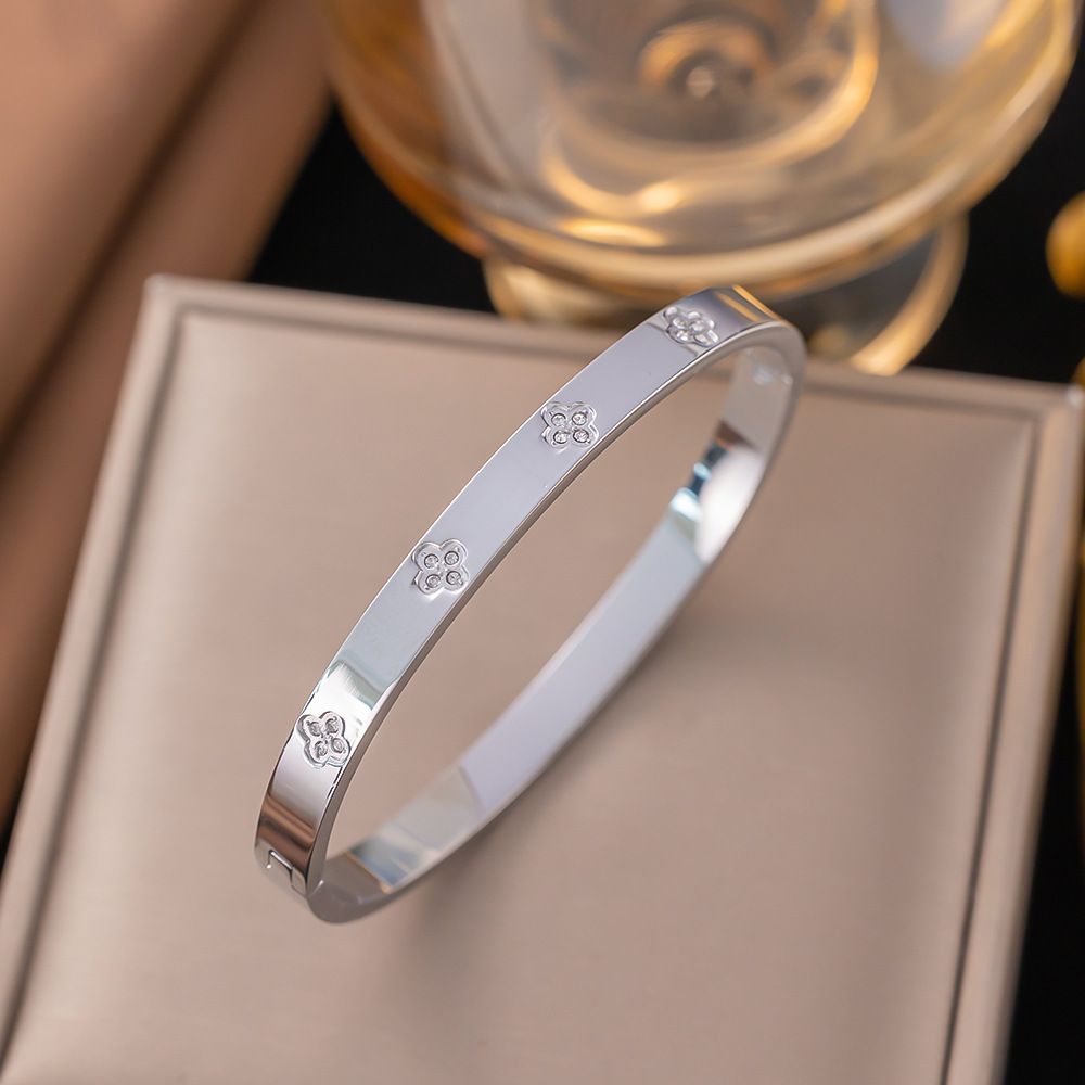 Full Body Titanium Micro Inlaid Zirconium Four Leaf Flower Design Stainless Steel For Women, Simple And Fashionable,_ipsvogv.com