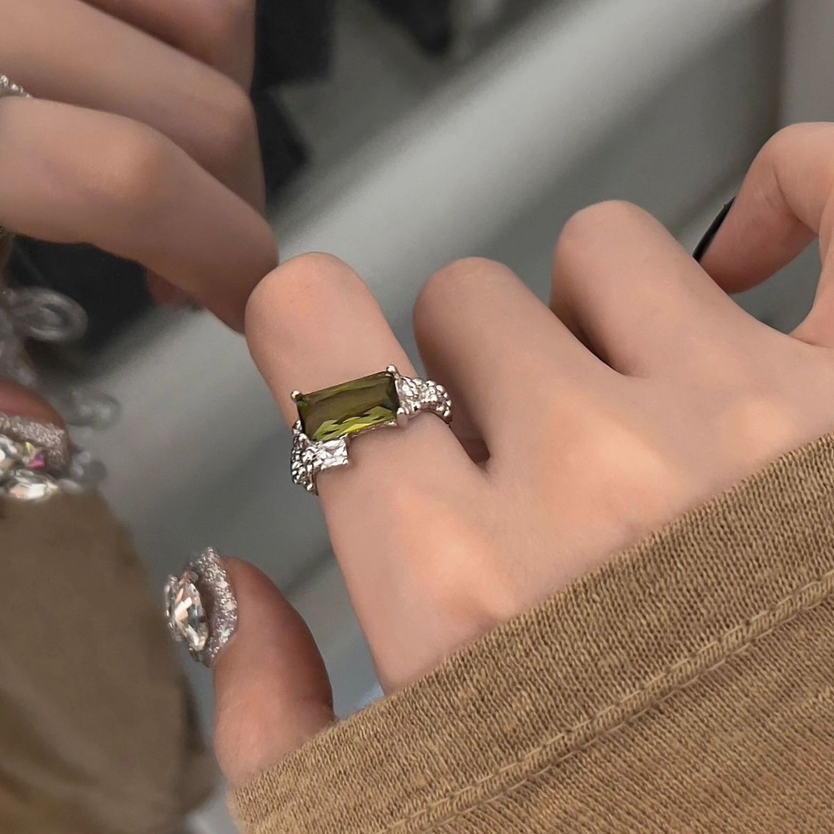 S Pure Silver High-end Emerald Zircon Ins Women's Niche Light Luxury Design Irregular Double Index Finger Ring_ipsvogv.com