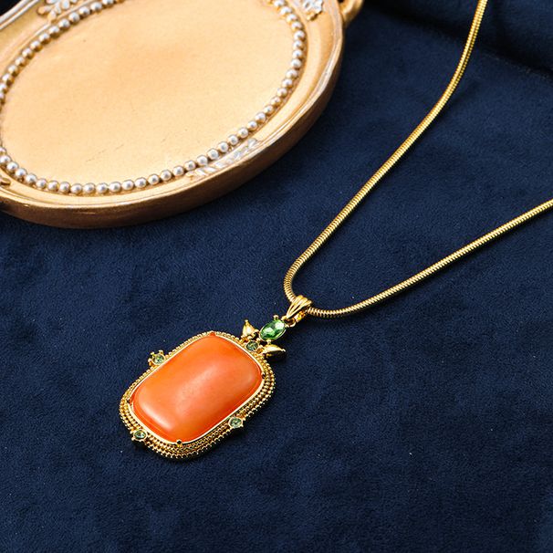 Snake bone beeswax colored natural stone pendant, necklace, sweater chain, autumn and winter light luxury high-end_ipsvogv.com