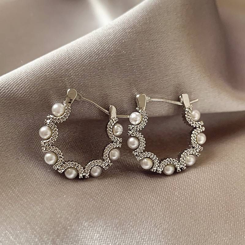 Light luxury high sense of circle pearl earrings female retro temperament simple everything loop ear buckle niche design earrings_ipsvogv.com
