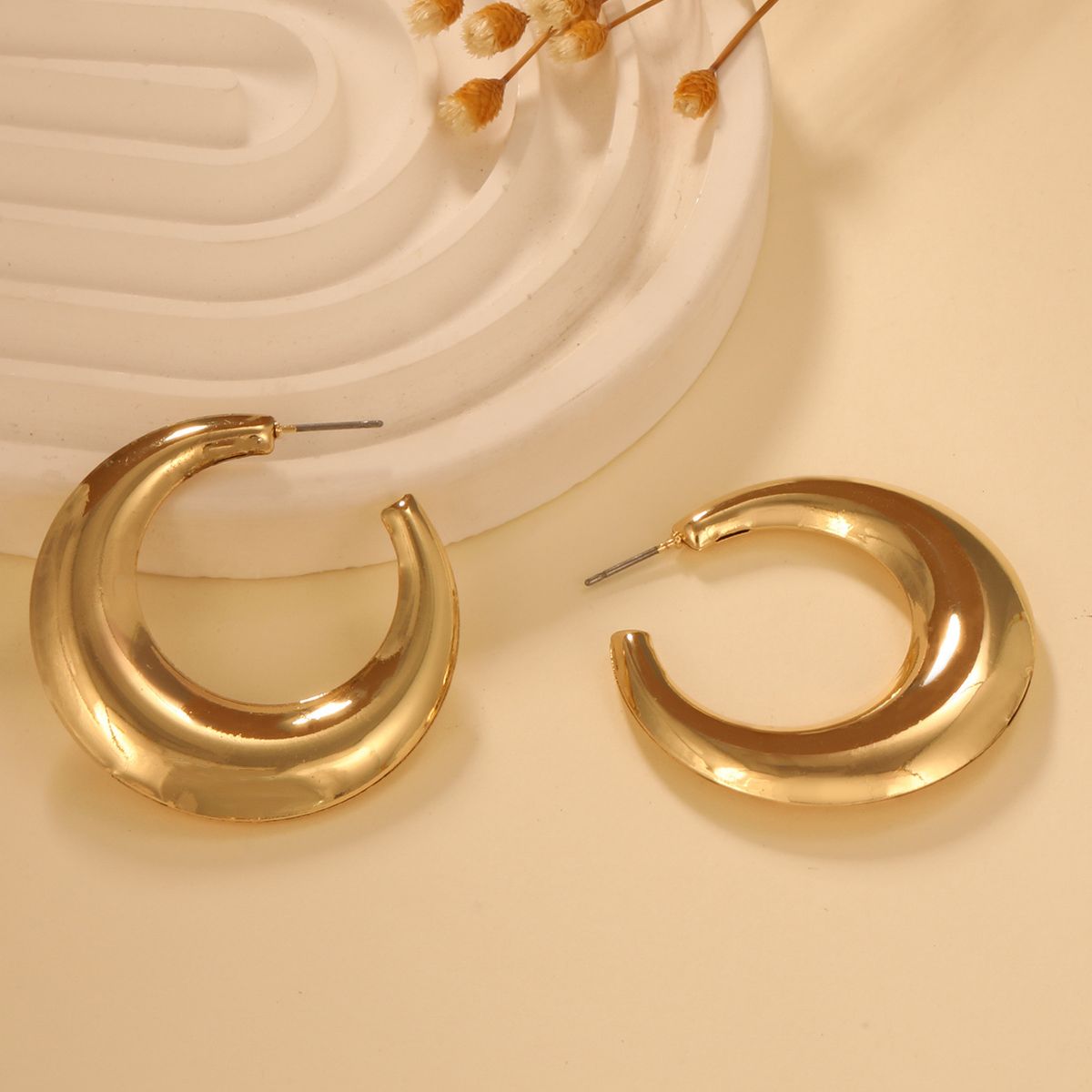 Irregular Design Metal Wave Fashion Simple Glossy Niche C-shaped Stud Earrings_ipsvogv.com