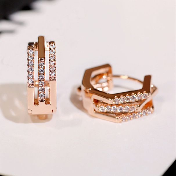 Cao Shi's 2024 New Trendy High-end Exude A Korean Fashion Vibe. The Earrings Feature Bold And Elegant Lines, Perfect For_ipsvogv.com