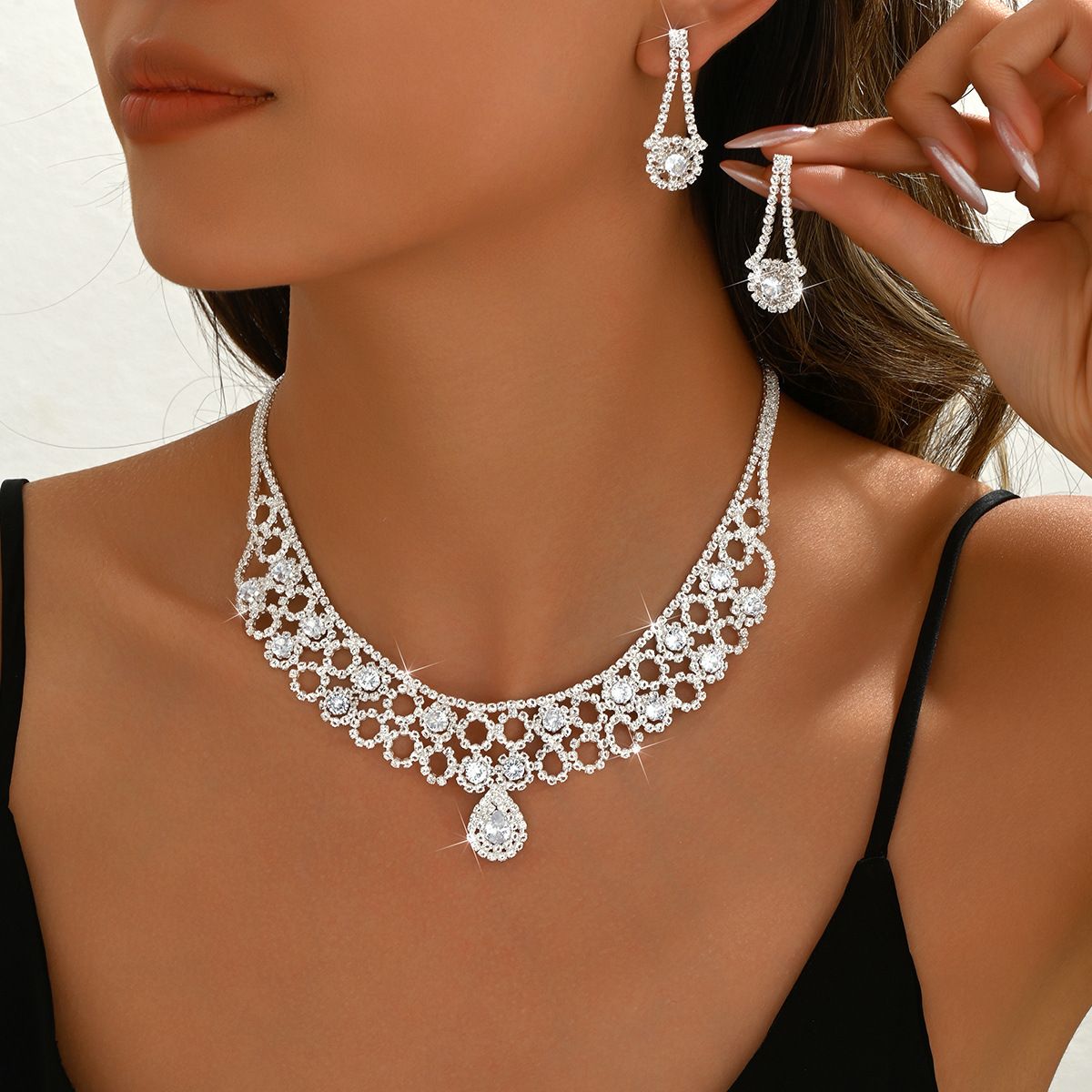 Pinduoduo Water Drop Tassel Necklace Earrings Bracelet Set High-end Versatile Dress Jewelry_ipsvogv.com