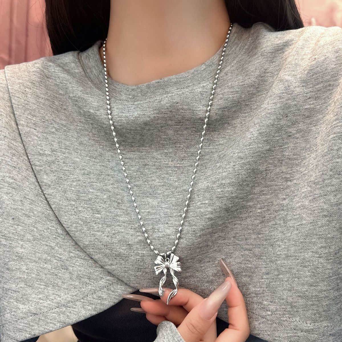 Autumn New Korean Silver-Plated Matte Silver Ribbon Bowknot Dynamic Pearl Necklace Sweater Chain For Women With High-End_ipsvogv.com