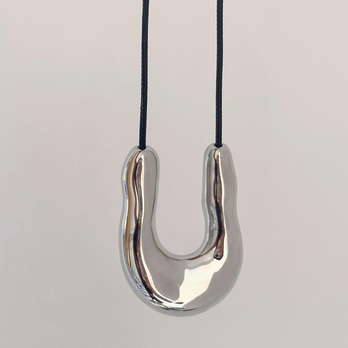 Spot INS Gold Plated Titanium Steel U Shaped Horseshoe Design Exaggerated Drawstring Adjustment Necklace_ipsvogv.com