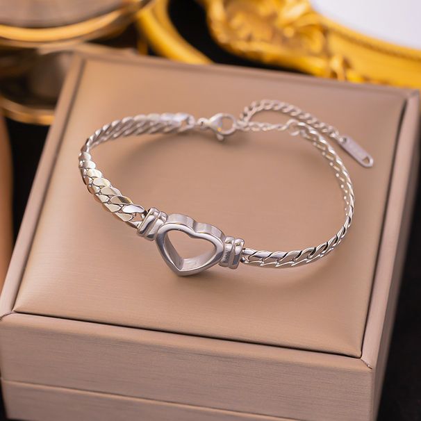 2023 New Minimalist And Exquisite Versatile Love Necklace With A Niche Design, Titanium Steel Hollow Collarbone Chain_ipsvogv.com