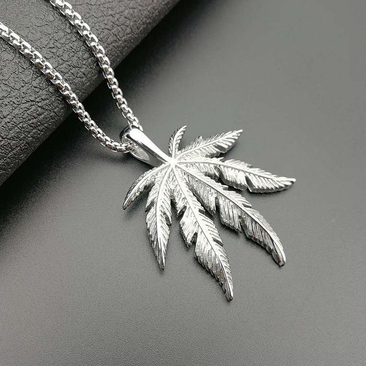 Hip Hop Jewelry Titanium Steel Color-Retaining Gold-Plated Jamaican Reggae Maple Leaf Pendant_ipsvogv.com