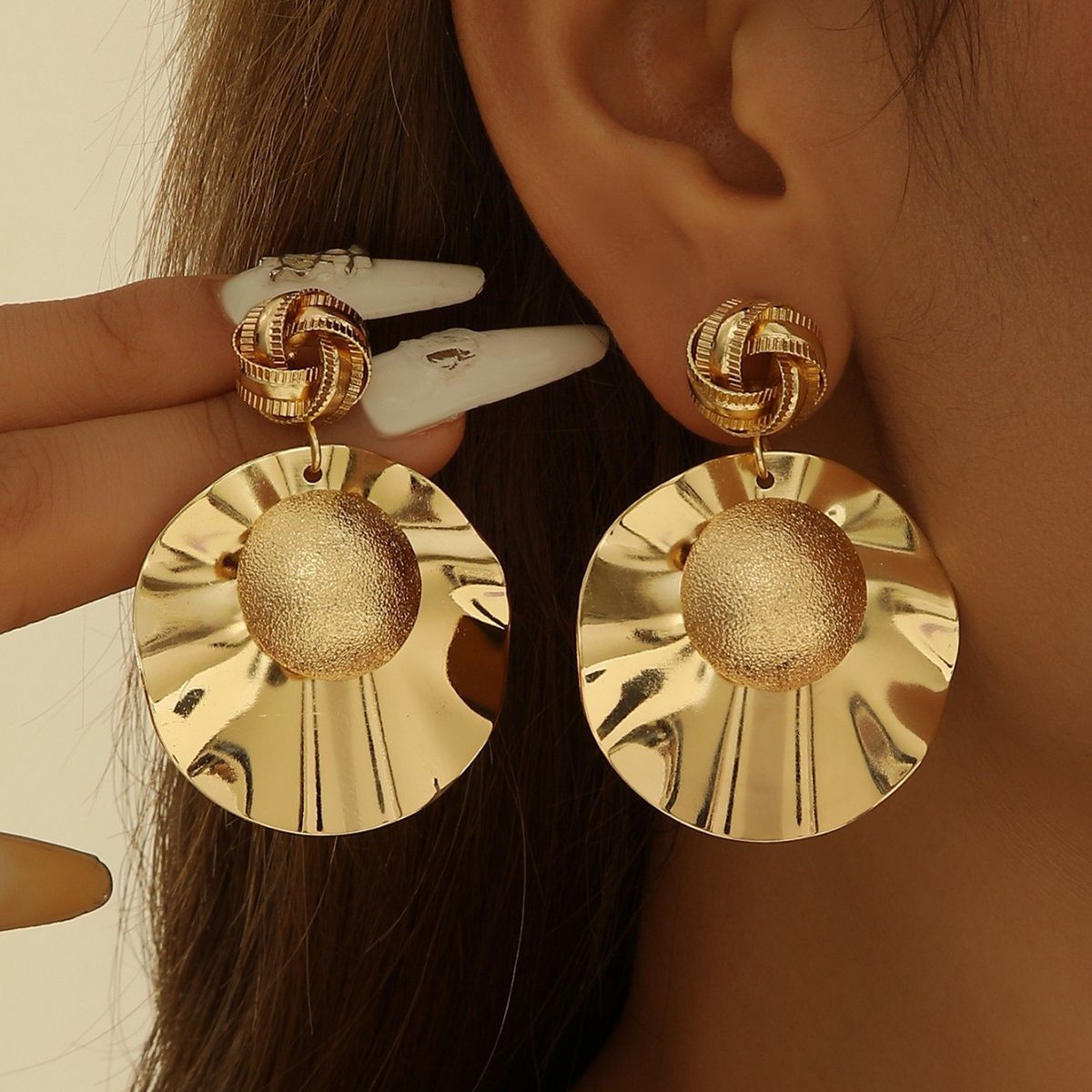 Exaggerated High-End Sense Fashion Metal Style Gold Glossy Earrings Ins Jewelry Set_ipsvogv.com