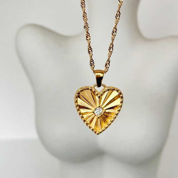 Women’s Jewelry Set Fashion Retro Gold Plated Titanium Steel Heart Micro Inlaid Zircon Embossed Pendant Necklace_ipsvogv.com